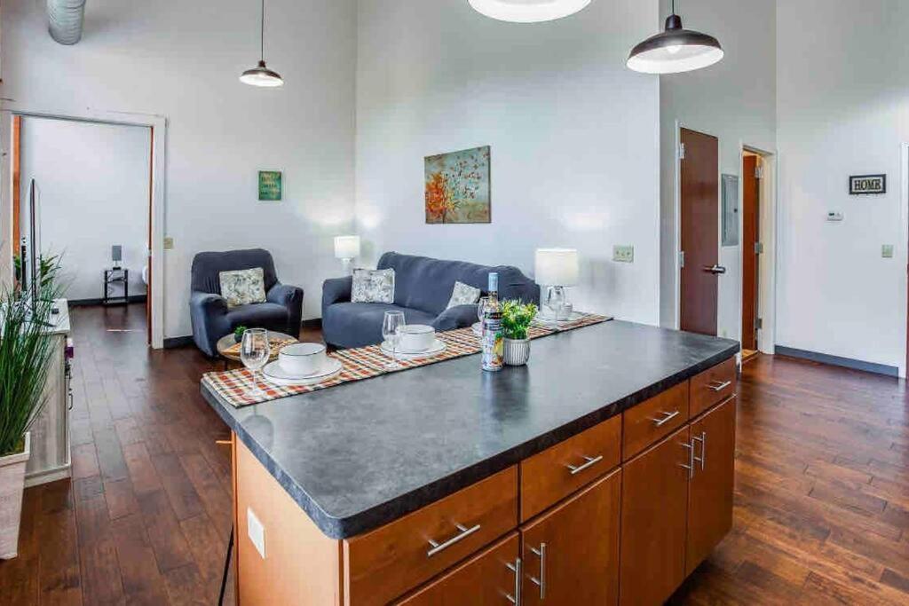 Ny Style Centric Loft With King Bed By Park Av. Daire Rochester Dış mekan fotoğraf